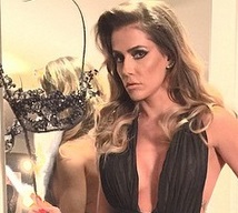 Deborah Secco não mudou de visual… ainda!