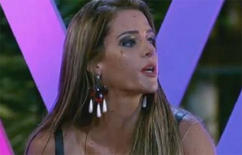 No barraco mais pesado de ‘A Fazenda 6′, Bárbara, Mateus, Denise e Andressa trocam ofensas e cusparadas
