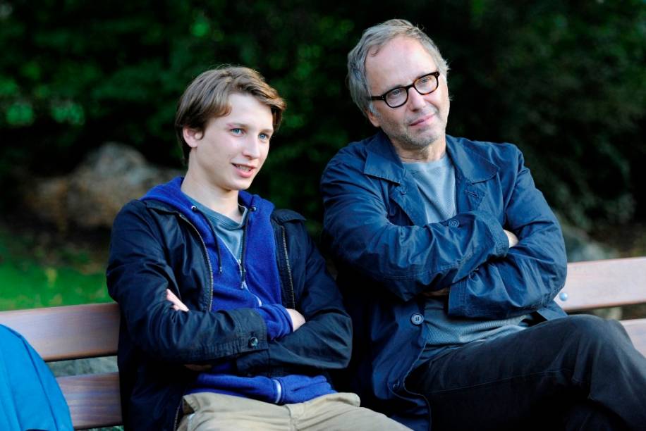 No suspense Dentro da Casa, um adolescente mostra ao professor de literatura a que ponto chega sua imaginação No suspense Dentro da Casa, um adolescente mostra ao professor de literatura a que ponto chega sua imaginação