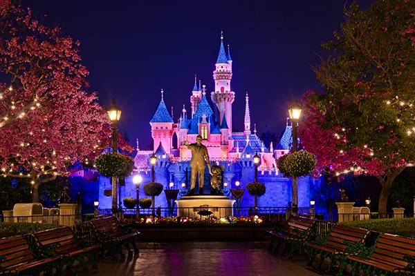 Empresa seleciona estudantes para trabalhar na Disney