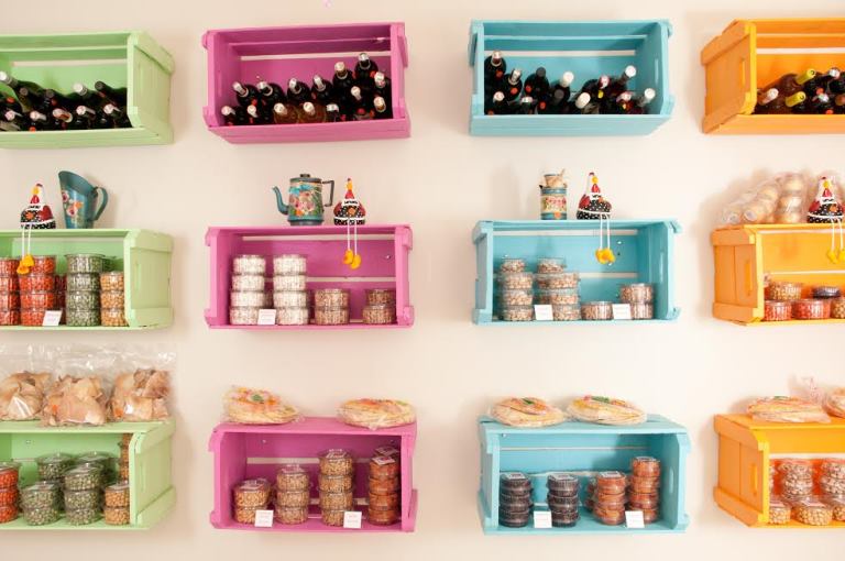 Prateleira adocicada: o preço dos quitutes caseiros varia entre R$ 12,00 e R$ 15,00 Prateleira adocicada: o preço dos quitutes caseiros varia entre R$ 12,00 e R$ 15,00