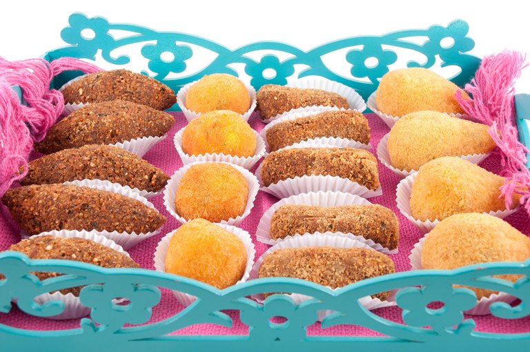 Tabuleiro de salgados: as frituras saem por R$ 2,00 a unidade e as empadas, por R$ 5,50 Tabuleiro de salgados: as frituras saem por R$ 2,00 a unidade e as empadas, por R$ 5,50