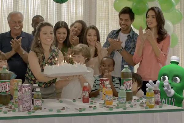 Novo comercial da Dolly deixa a internet indignada (por um motivo curioso)