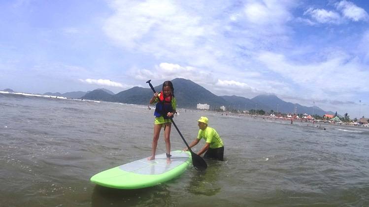 Evento oferece aulas gratuitas de surfe e stand up paddle em diversos pontos do litoral paulista