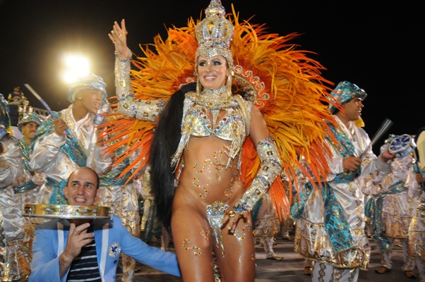 Veja fotos do desfile da Nenê de Vila Matilde