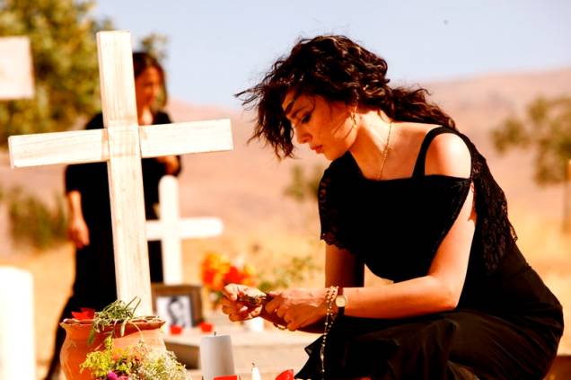 E Agora, Aonde Vamos?: comédia dramática dirigida e estrelada por Nadine Labaki E Agora, Aonde Vamos?: comédia dramática dirigida e estrelada por Nadine Labaki