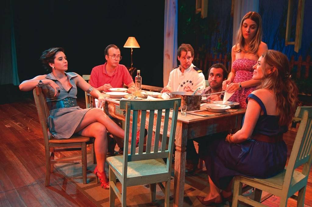 Julia Carrera, André Corrêa, Bruce Gomlevsky, Fábio Ock, Bruna Thedy e Einat Falbel: Enquanto Isso... Julia Carrera, André Corrêa, Bruce Gomlevsky, Fábio Ock, Bruna Thedy e Einat Falbel: Enquanto Isso...