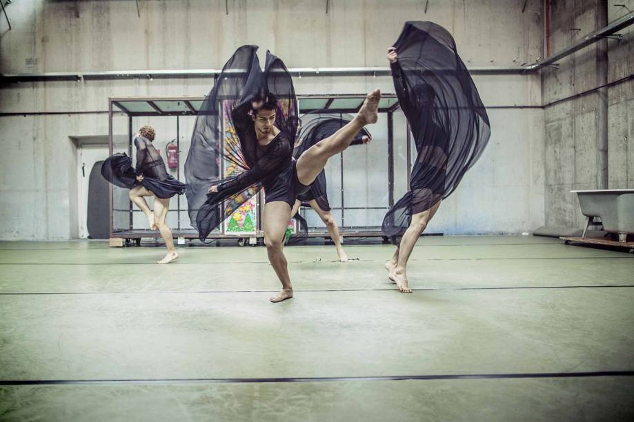 Ao todo, 29 bailarinos dançam a coreografia de Ismael Ivo