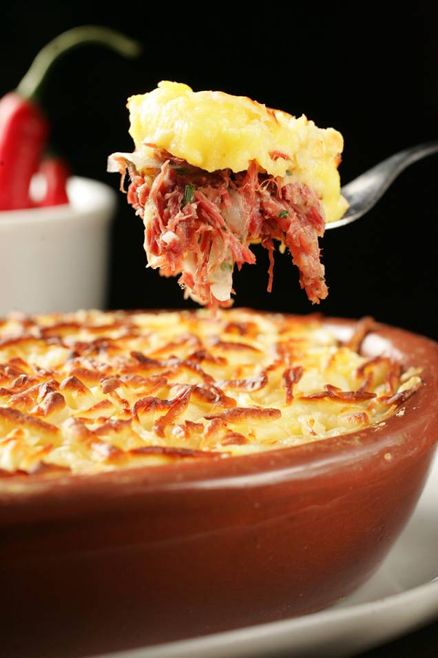 Escondidinho de carne-seca e purê de mandioquinha Escondidinho de carne-seca e purê de mandioquinha