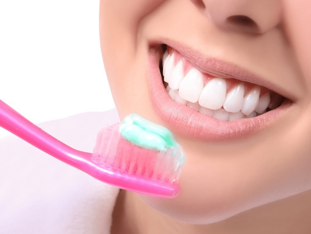 Posso usar pastas que clareiam os dentes todos os dias?