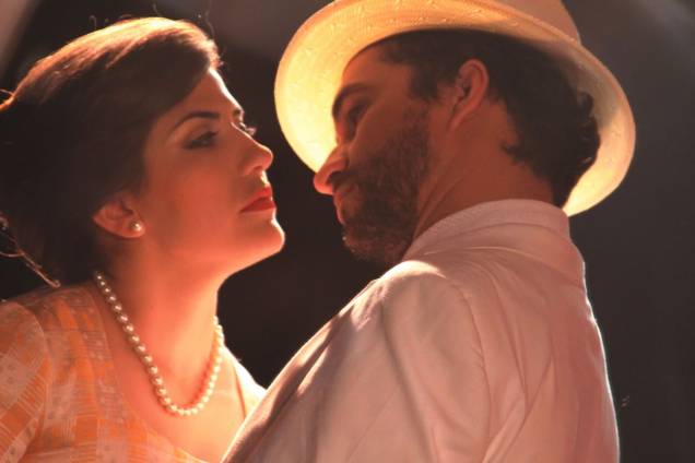 Fantasia e realidade: Dani Mustafci e Fábio Ock protagonizam a comédia romântica Espartilho Fantasia e realidade: Dani Mustafci e Fábio Ock protagonizam a comédia romântica Espartilho