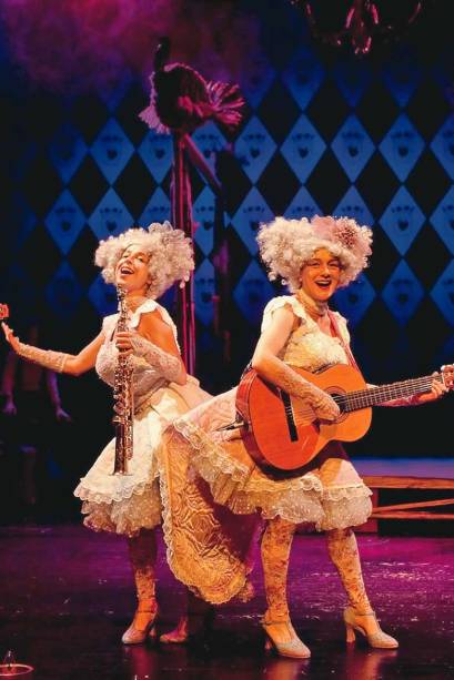 Simone Julian e Tata Fernandes no musical Espoleta Simone Julian e Tata Fernandes no musical Espoleta