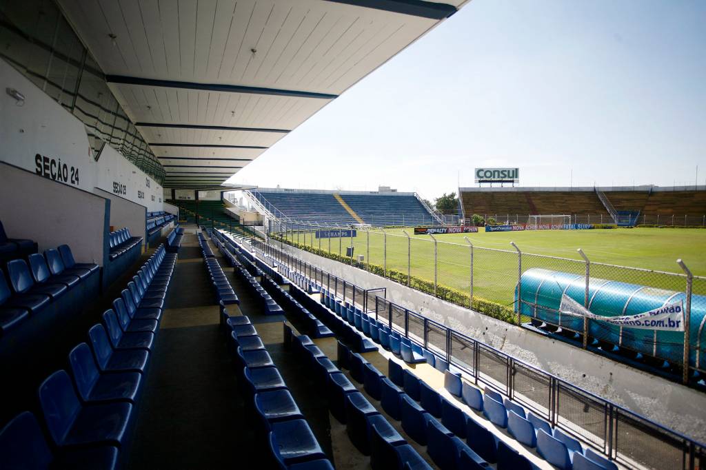 O estádio tem capacidade para receber 14.400 torcedores O estádio tem capacidade para receber 14.400 torcedores