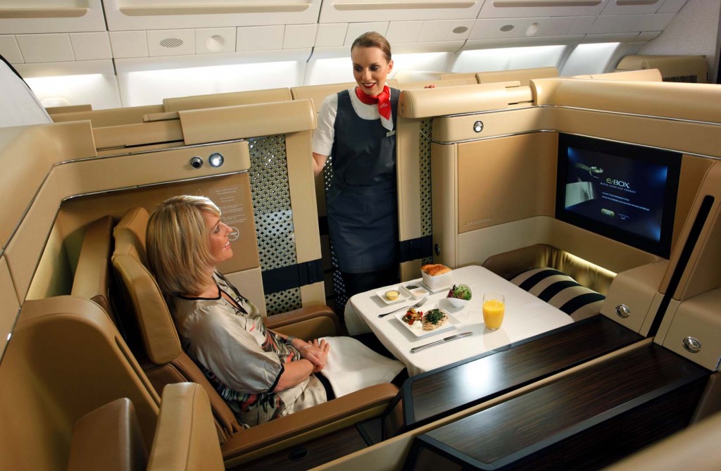 Luxo ao extremo: na Diamond Class, da Etihad, os assentos são convertidos em cabines individuais - com porta e tudo!