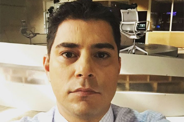 Evaristo Costa revela truque de figurino do ‘Jornal Hoje’ em post no Facebook