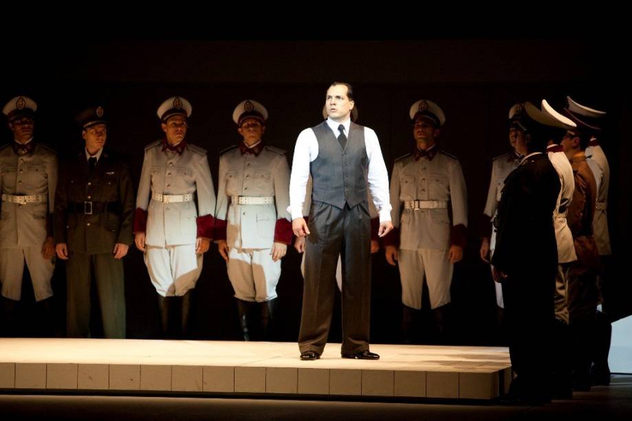 Juan Perón: o ator Daniel Boaventura na pele (e voz) do ex-presidente da Argentina Juan Perón: o ator Daniel Boaventura na pele (e voz) do ex-presidente da Argentina