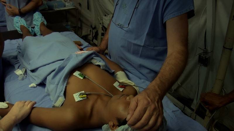 Paciente em operação: cena do documentário Expedicionários Paciente em operação: cena do documentário Expedicionários