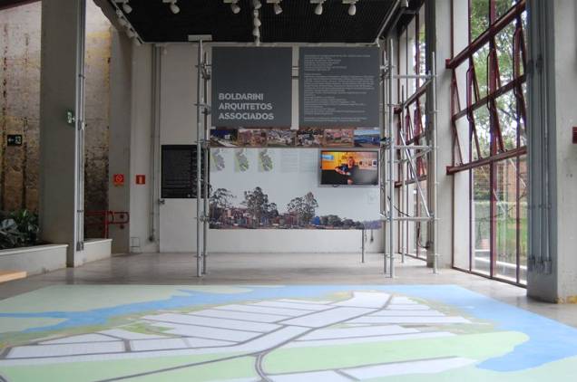 Painéis contam a história de diferentes cidades dentro do deserto do Negev Painéis contam a história de diferentes cidades dentro do deserto do Negev