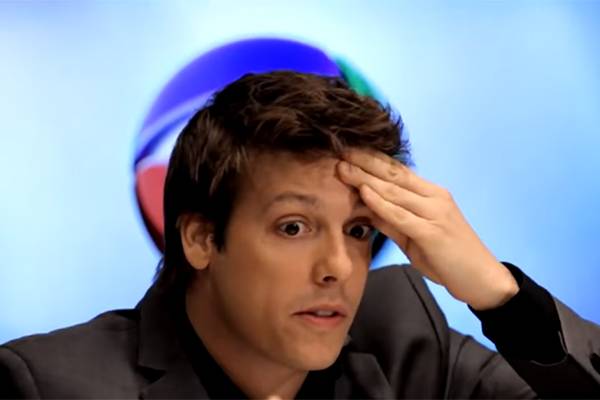 Fábio Porchat faz piada com Record na primeira chamada de seu novo programa