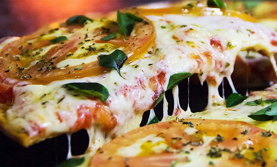 Pizzaria está aberta desde 1982 Pizzaria está aberta desde 1982