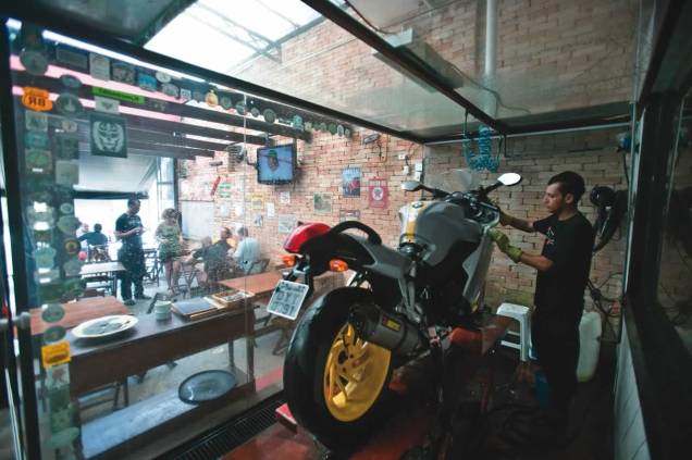 Bar do Santa: bar com serviço de lava-rápido para motos Bar do Santa: bar com serviço de lava-rápido para motos