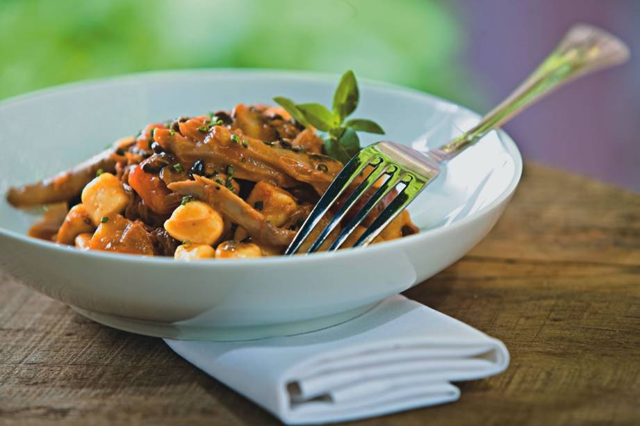 Nhoque de batata ao ragu de coelho Nhoque de batata ao ragu de coelho