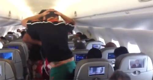 Passageiros cantam ‘Robocop Gay’ para Marco Feliciano durante voo; assista ao vídeo