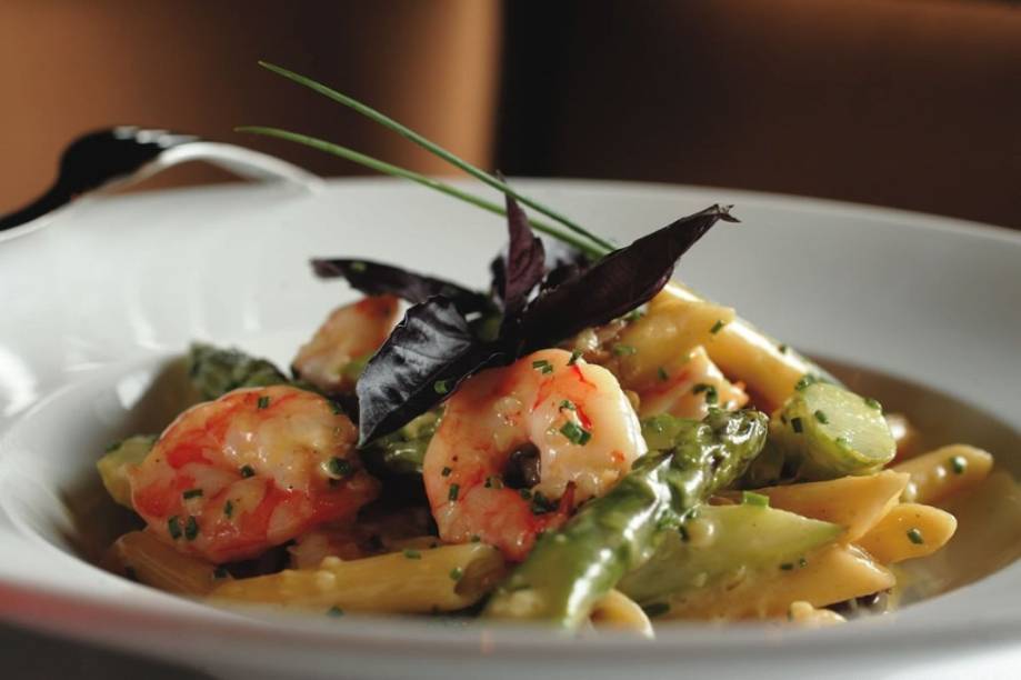 Penne com camarão e aspargo ao curry: um dos acertos da cozinha Penne com camarão e aspargo ao curry: um dos acertos da cozinha