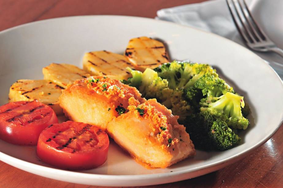 Cardápio especial do contemporâneo Fillipa, com bacalhau guarnecido de tomate, batata e brócolis grelhados mais arroz Cardápio especial do contemporâneo Fillipa, com bacalhau guarnecido de tomate, batata e brócolis grelhados mais arroz