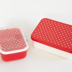 Kit com duas marmitas em estampa po&aacute;: R$ 44,90 na Japonique