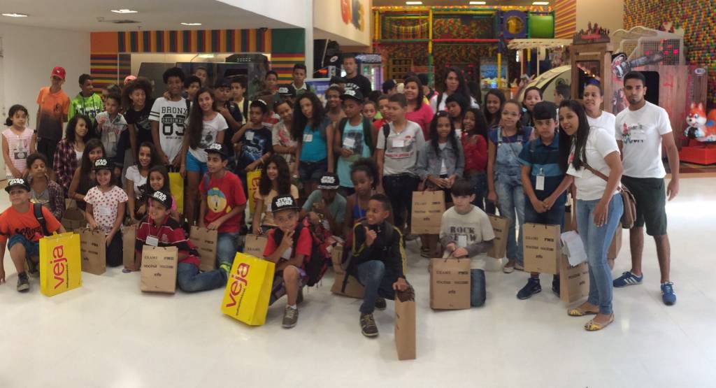 Sessão Vejinha leva crianças carentes para ver ‘Star Wars – O Despertar da Força’
