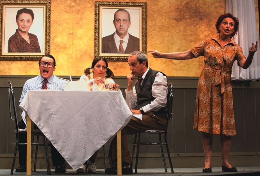 Comédia: Danton Mello, Flávia Garrafa, Ary França e Ana Lúcia Torre em Como se Tornar uma Supermãe em 10 Lições Comédia: Danton Mello, Flávia Garrafa, Ary França e Ana Lúcia Torre em Como se Tornar uma Supermãe em 10 Lições