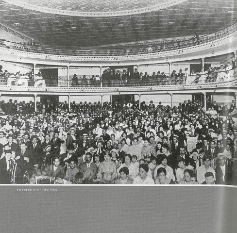 A história do surgimento dos cinemas na capital ganha livro