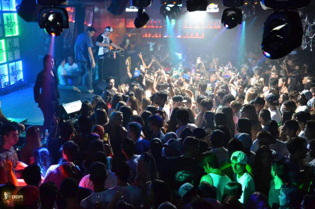 Balada dos amigos de Neymar reúne famosos em Santos