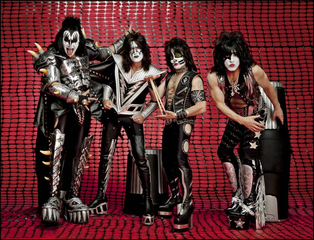 Kiss fez show com rock clássico e truques no Anhembi