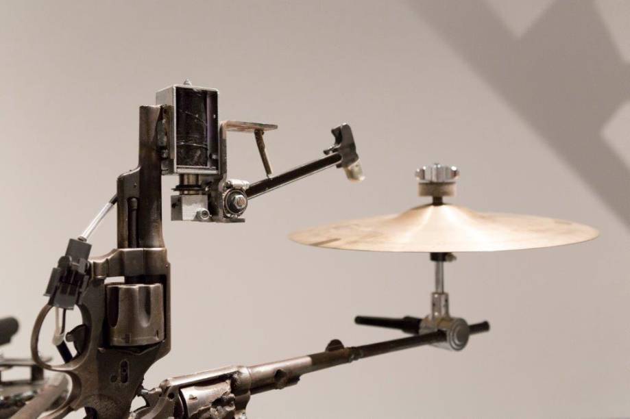 Mas ela não é feita de instrumentos comuns Mas ela não é feita de instrumentos comuns