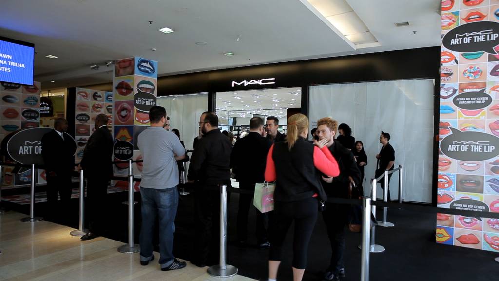 Exclusivo: um passeio pela maior loja da M.A.C no Brasil