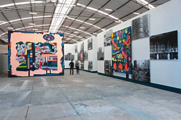 O eixo urbano da mostra de Franz Ackermann: fotos e pinturas a óleo O eixo urbano da mostra de Franz Ackermann: fotos e pinturas a óleo
