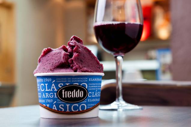Freddo: sorvete de vinho Malbec com frutas vermelhas Freddo: sorvete de vinho Malbec com frutas vermelhas