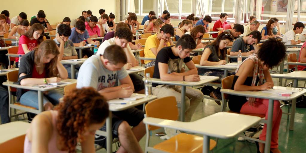 Segunda fase da Fuvest começa hoje com prova de português e redação