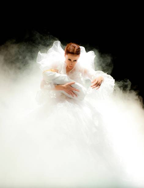 A peça baseada no horror tem clima soturno, reforçado por músicas de Lou Reed e Philip Glass A peça baseada no horror tem clima soturno, reforçado por músicas de Lou Reed e Philip Glass