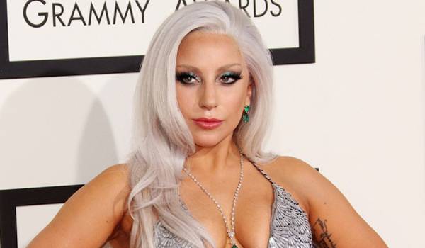 Lady Gaga faz tatuagem com rosto de David Bowie e mostra resultado na internet