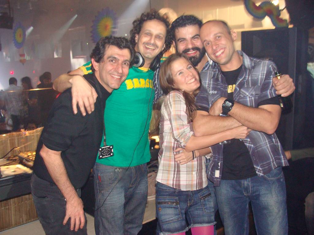 Criadores da Gambiarra lançam balada de música brasileira remixada