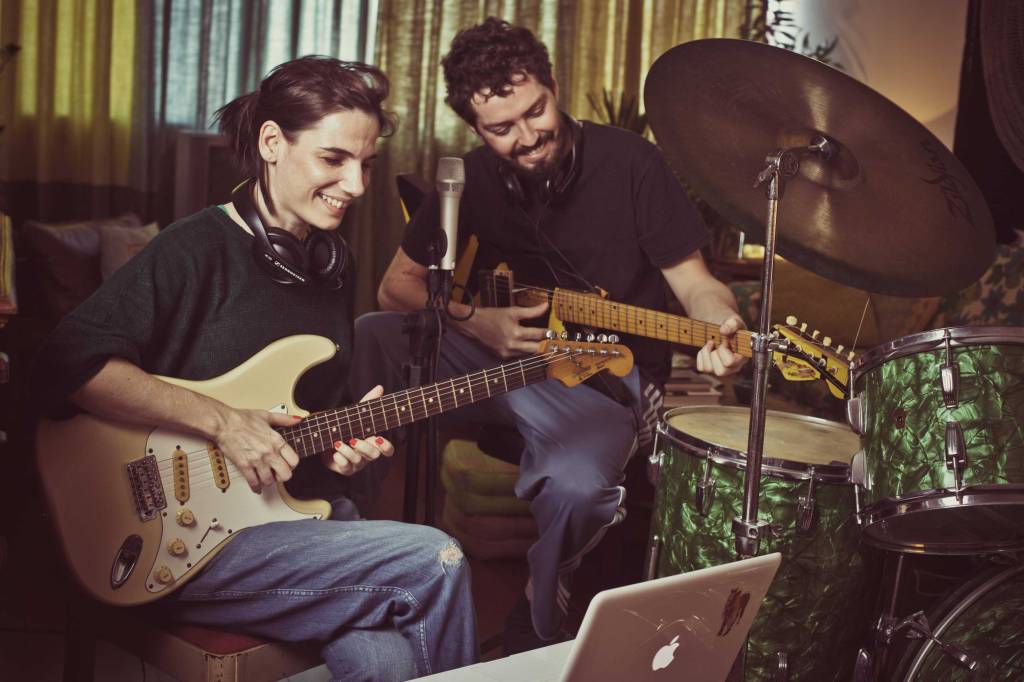 Entrevista com Nina Becker: cantora fala sobre o ótimo disco Gambito Budapeste