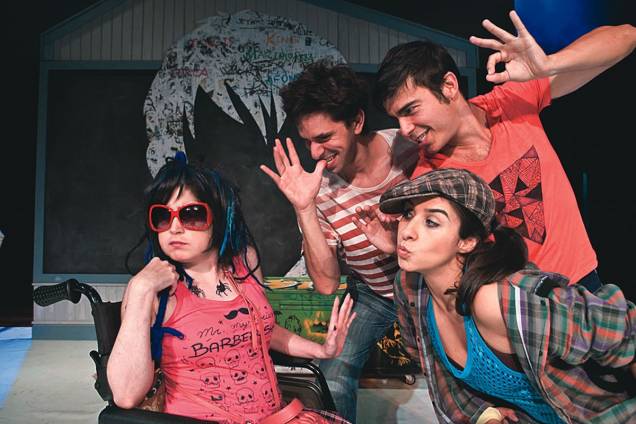 Os atores Raphael Rocha, Davi Reis, Paula Arruda e João Vitor DÁlves: a comédia dramática Gangue aborda o universo adolescente Os atores Raphael Rocha, Davi Reis, Paula Arruda e João Vitor DÁlves: a comédia dramática Gangue aborda o universo adolescente