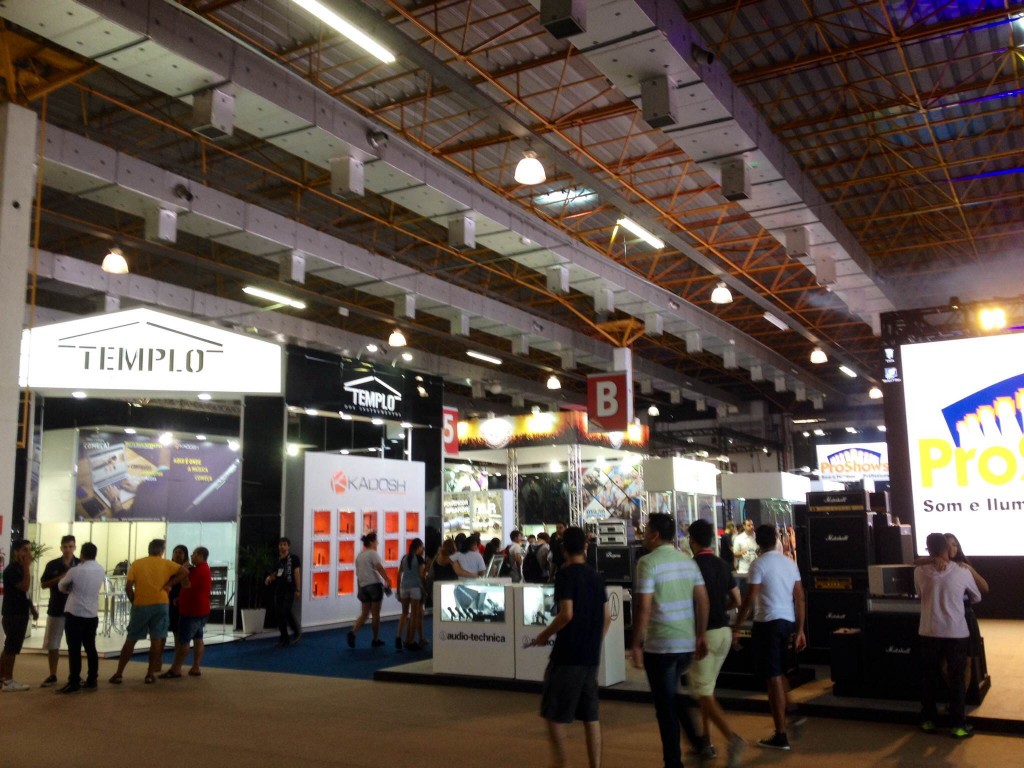 Os port&otilde;es fechas &agrave;s 19h (Foto: Anderson Santiago)