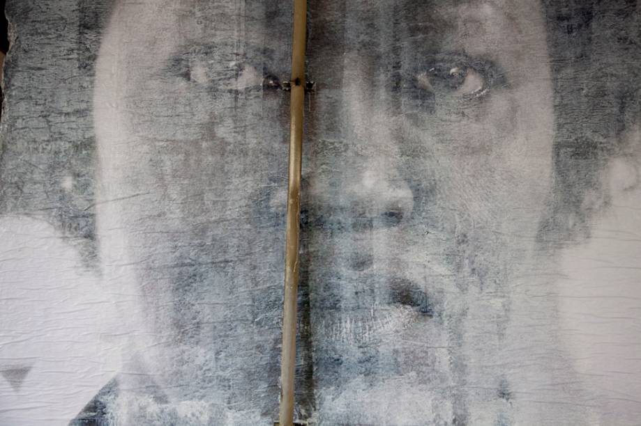 Fotografias da artista Raquel Brust foram instaladas nos pilares do Minhocão Fotografias da artista Raquel Brust foram instaladas nos pilares do Minhocão