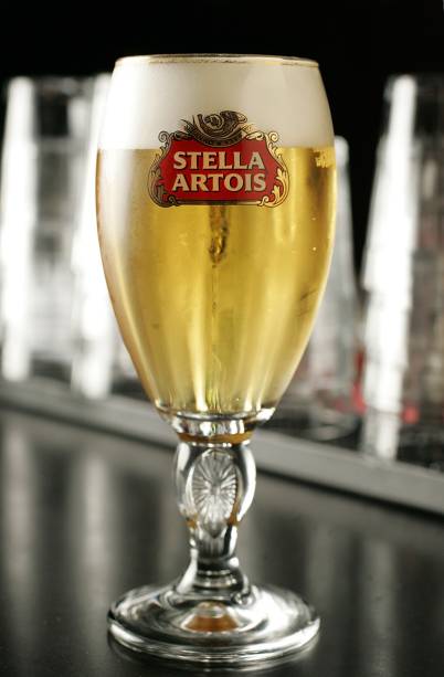 A clientela costuma matar a sede com chope Stella Artois A clientela costuma matar a sede com chope Stella Artois