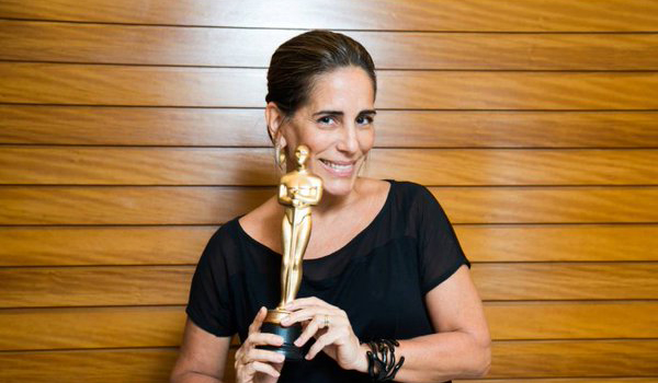 Comentários “empolgantes” de Gloria Pires no Oscar viram piada na internet
