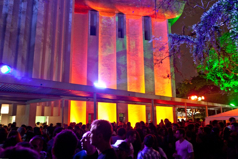 Green Sunset: balada mensal que mistura música eletrônica com arte no MIS Green Sunset: balada mensal que mistura música eletrônica com arte no MIS